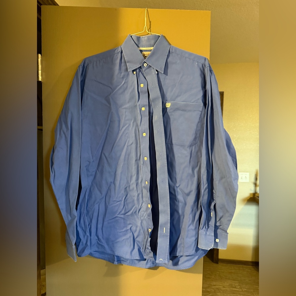 Cinch men’s size S blue button down